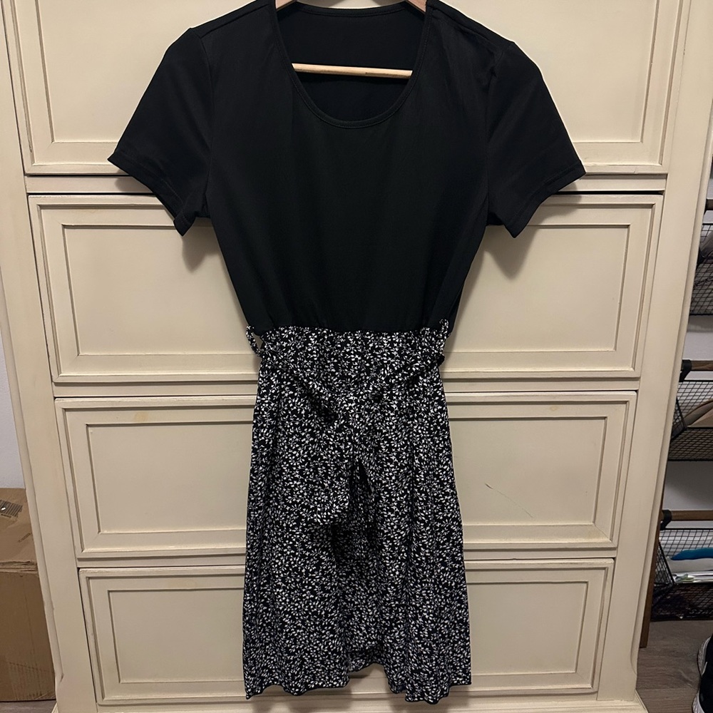 Black and white flower T-Shirt dress